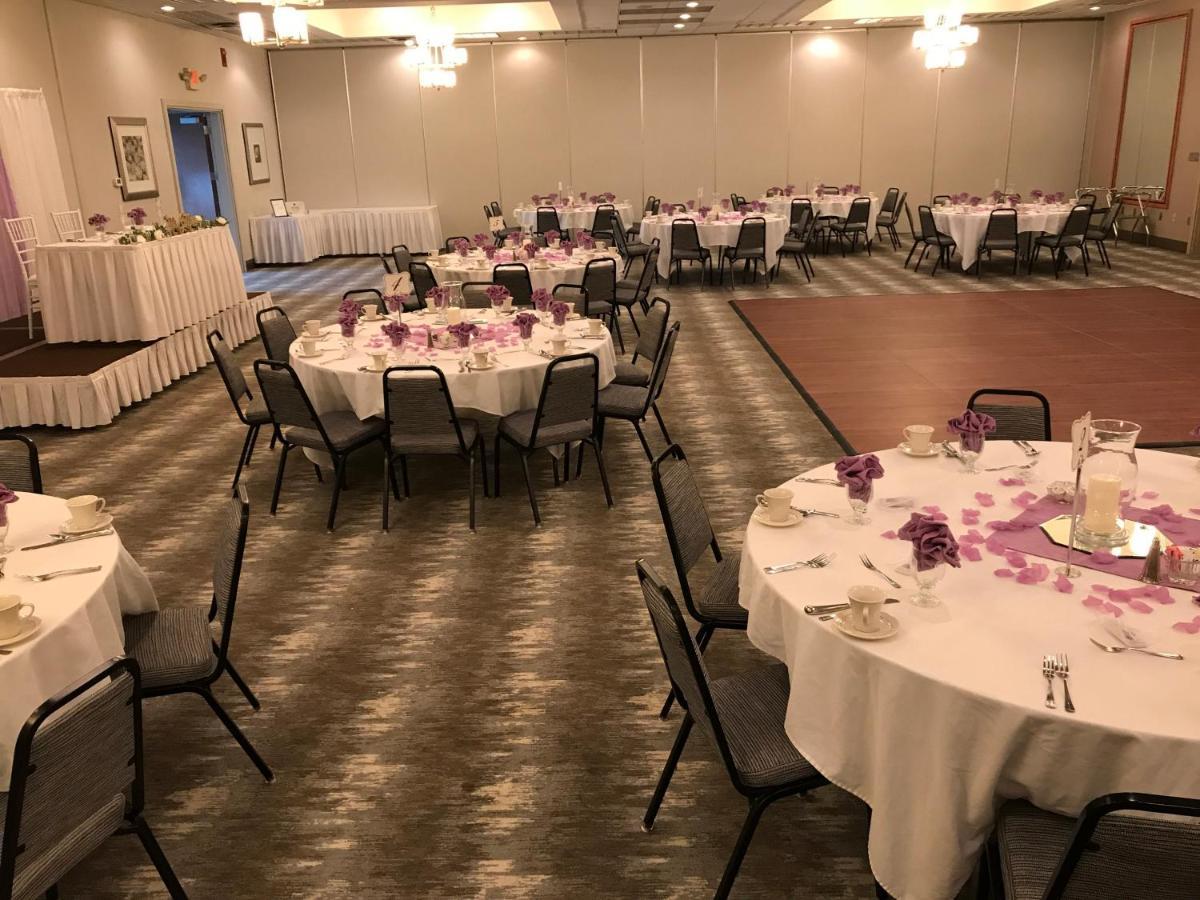 Holiday Inn Martinsburg By Ihg Exterior foto