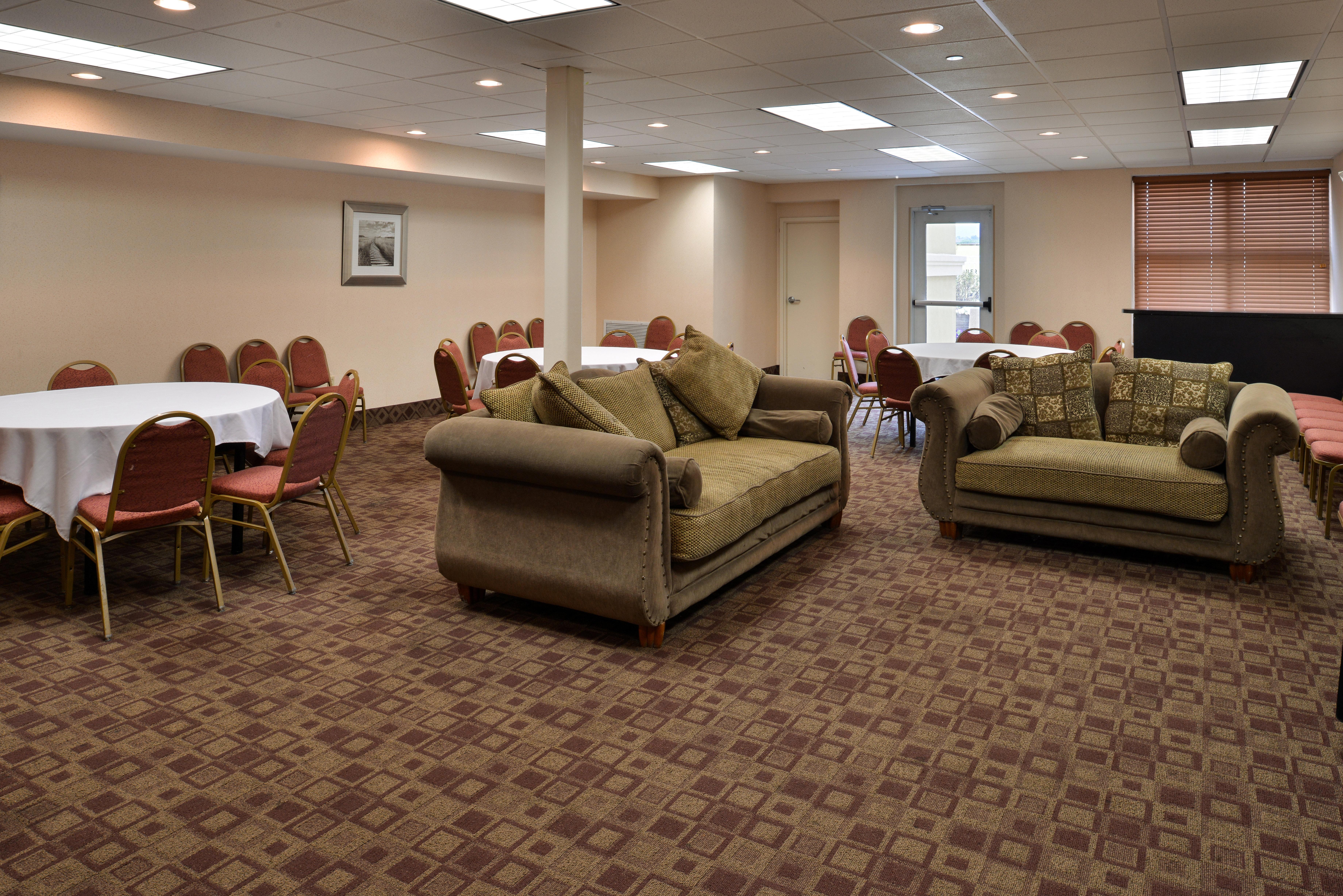 Holiday Inn Martinsburg By Ihg Exterior foto