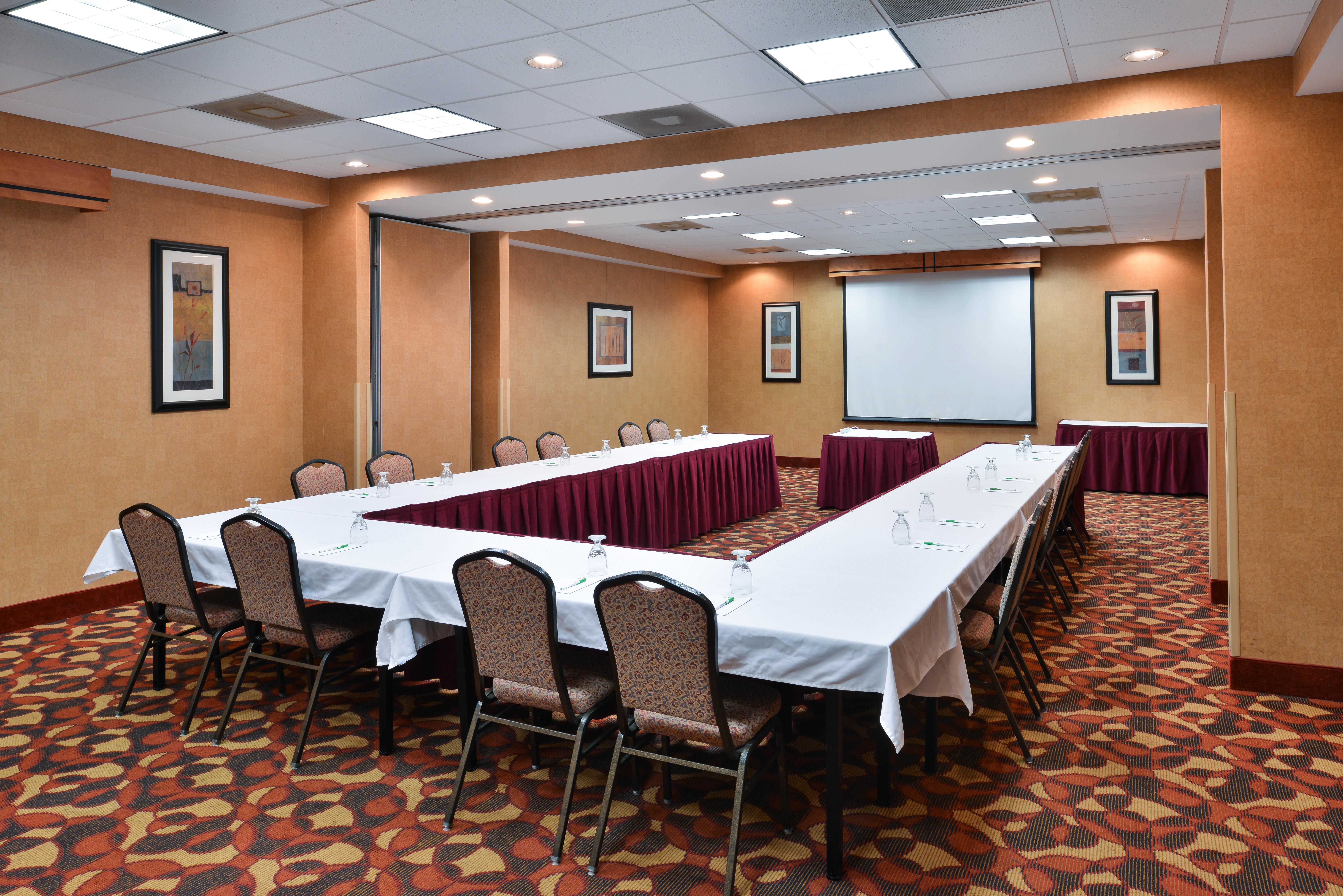 Holiday Inn Martinsburg By Ihg Exterior foto